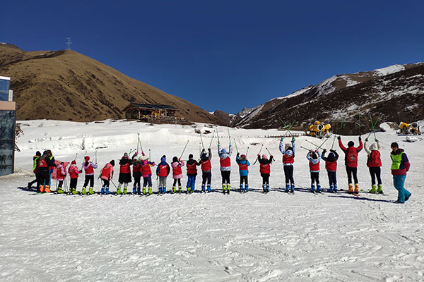 鹧鸪山温泉滑雪冬令营