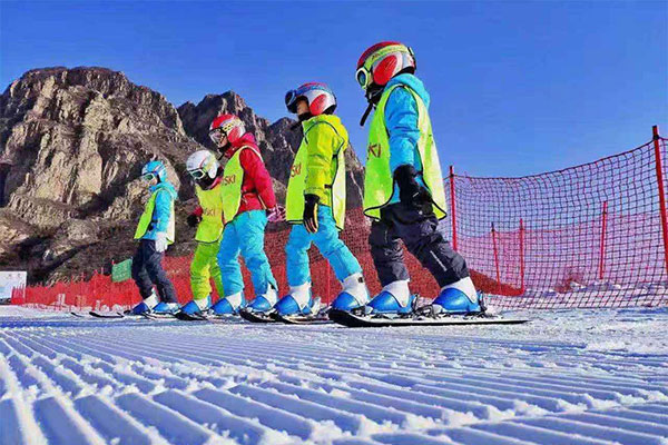 北京野外生存滑雪冬令营