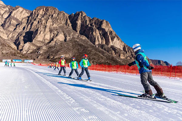 北京野外生存滑雪冬令营