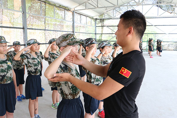 芜湖少年意志成长军事夏令营