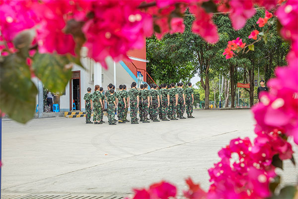 南宁青少年王牌特种兵军事夏令营21天