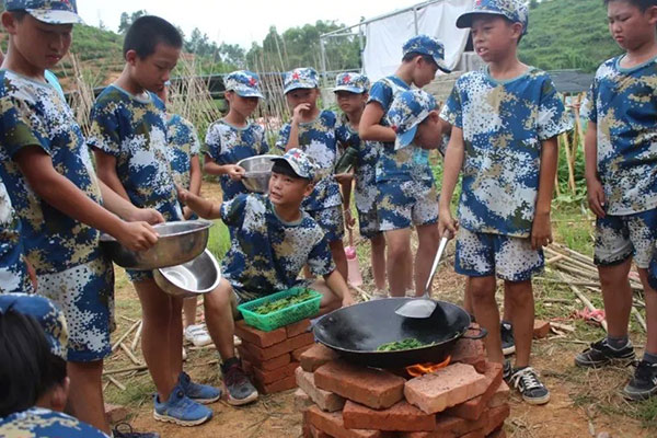 广东茂名军事夏令营