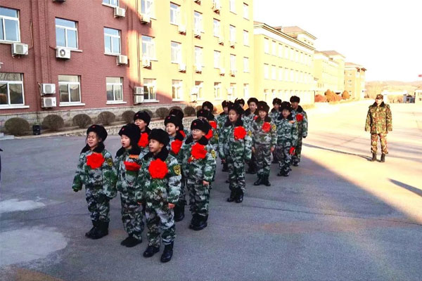 童年时光中小学生军事冬令营