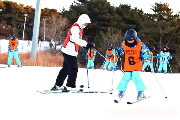 哈尔滨亚布力滑雪冬令营