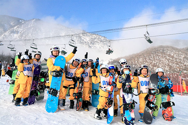 西岭雪山官方滑雪冬令营