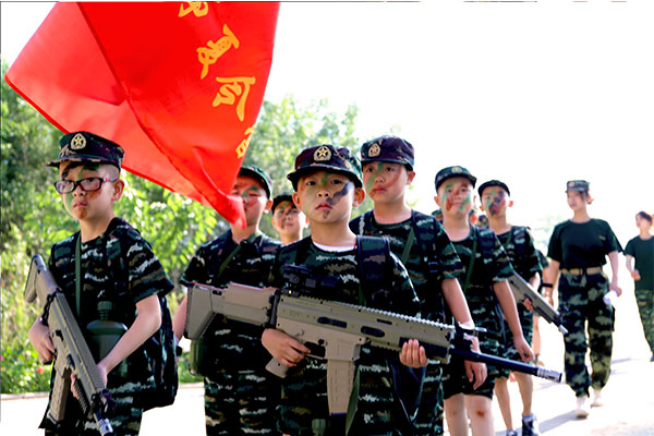 甘肃兰州信号旗少年军事夏令营