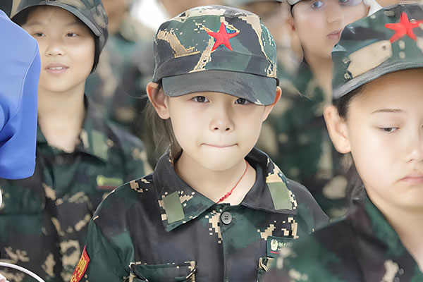 上海黄埔猎人青少年军事强化夏令营