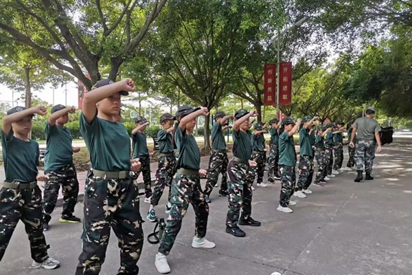 广州体验军事夏令营