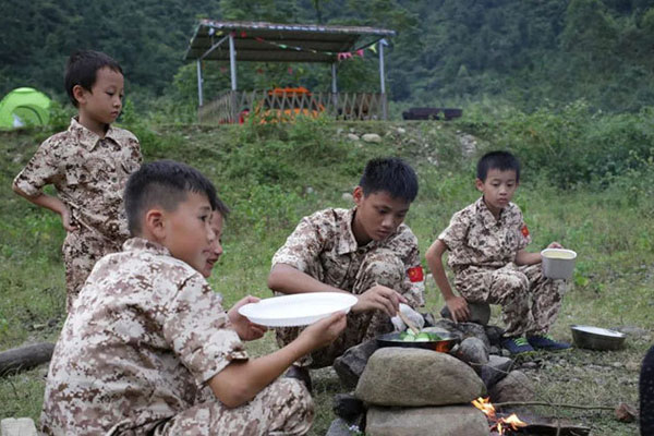 广西迷彩少年特种军事夏令营