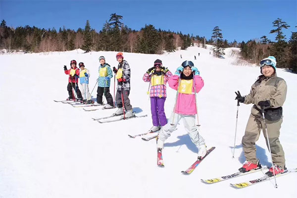 日本东京外教滑雪动漫冬令营