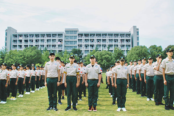 《杭州军事夏令营，蜕变真正小男子汉！》—乐乐