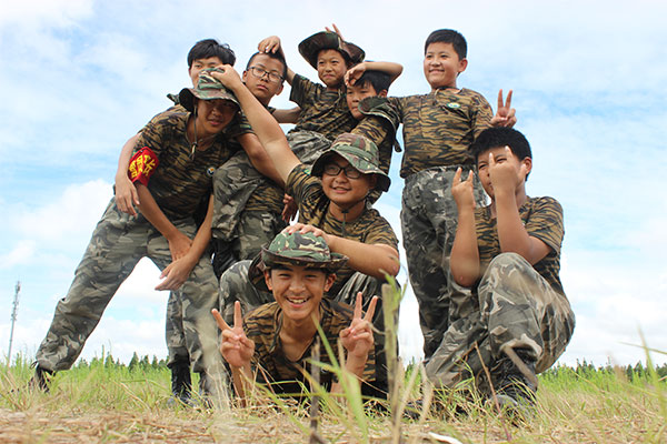 青少年军事夏令营