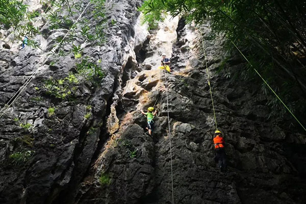 自然岩壁攀岩课程