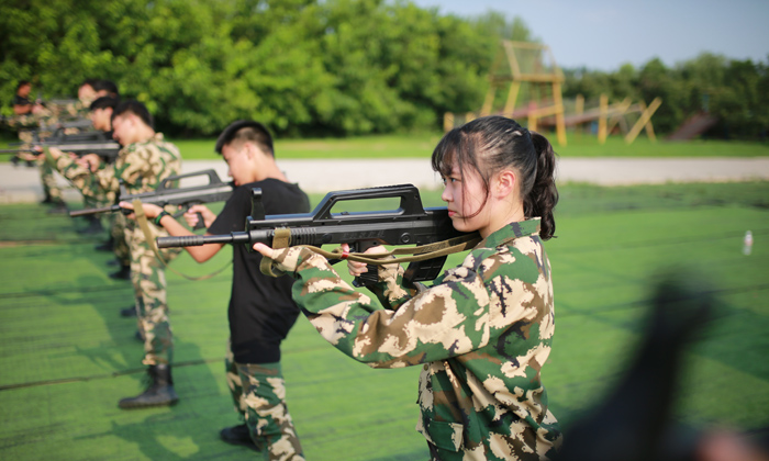 北京青少年军事夏令营