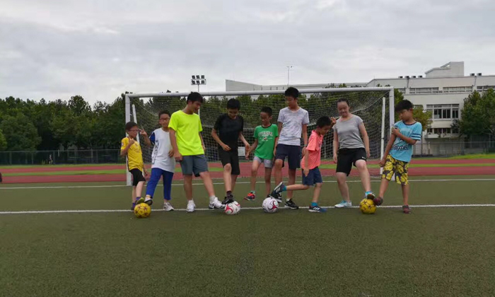 上海拼搏足球夏令营有什么课程特色？