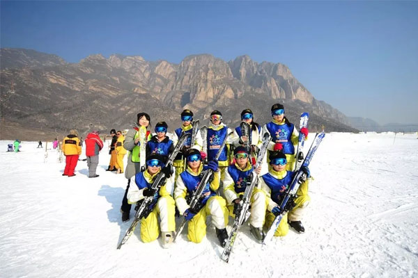 北京《温泉木屋》滑雪精品冬令营5天4晚