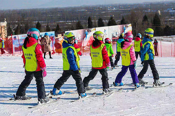 北京野外生存滑雪冬令营