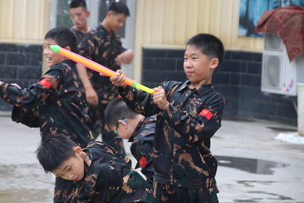 《红肩章行动》河南儿童军事训练营7天