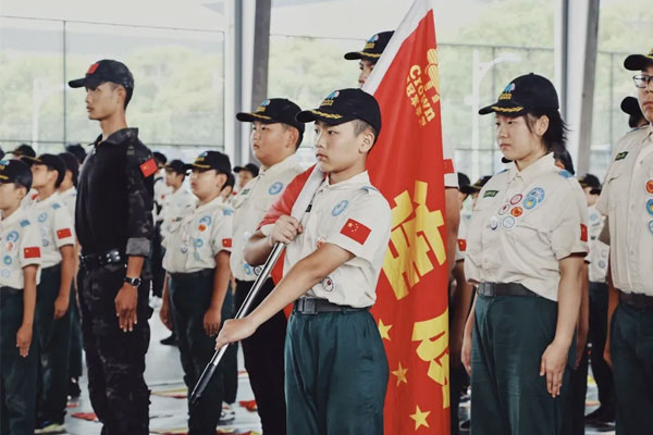 杭州《精英少年》梦想成长军事夏令营