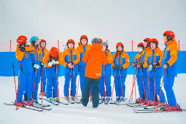 深圳双板滑雪夏令营5天