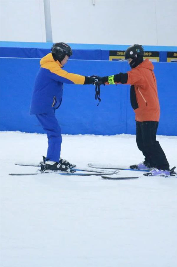 深圳双板滑雪夏令营