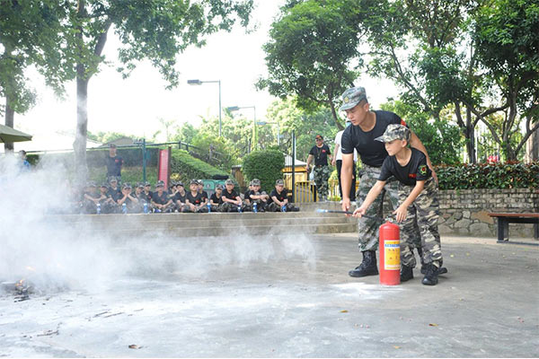 雷霆少年特种兵夏令营