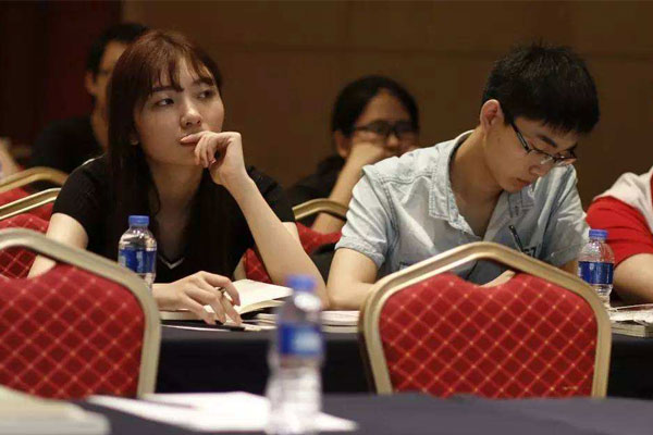 北大深圳法学院龙8电子平台安排了哪些活动让学生参加？