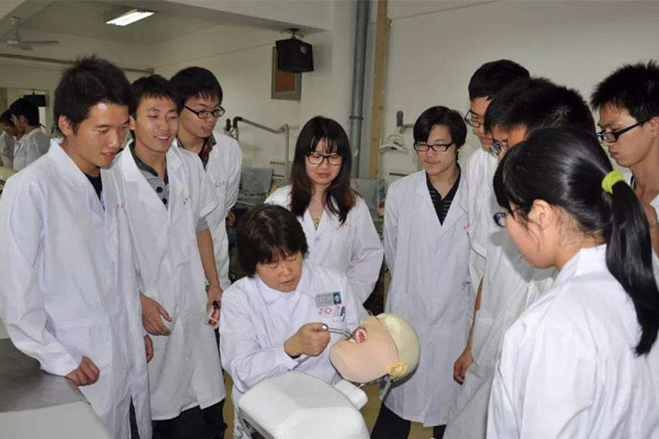 深圳华大基因夏令营，让高中生探索基因科学